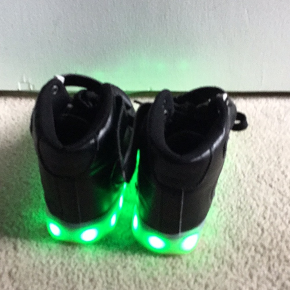 LED light up sneakers - Picture 3 of 8